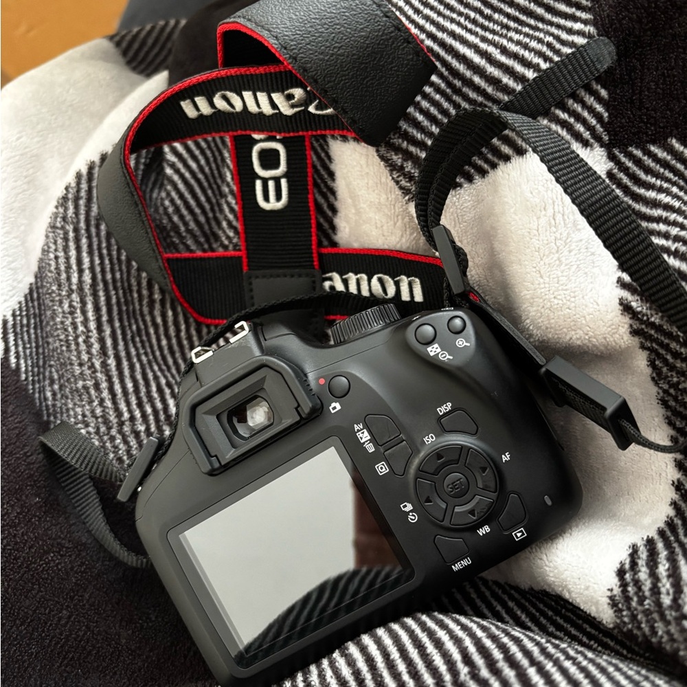 Canon EOS Rebel T100